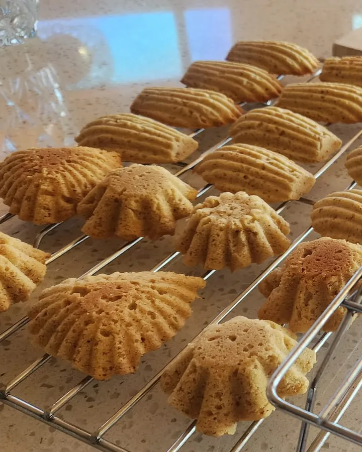 Školjkice, small Croatian shell-shaped sponge cakes cooling on a rack
